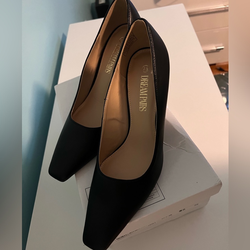 Black pumps